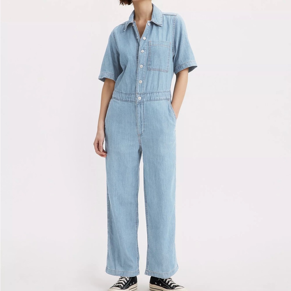NWOT Levi’s Short Sleeve Heritage Jumpsuit - Light Wash